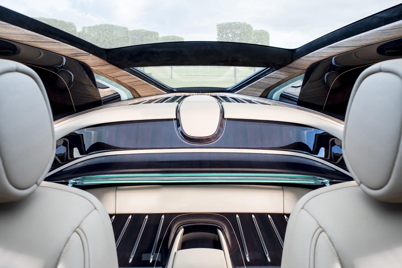 Rolls Royce heeft speciaal voor een klant de Sweptail gebouwd die op Villa d'Este is onthuld.