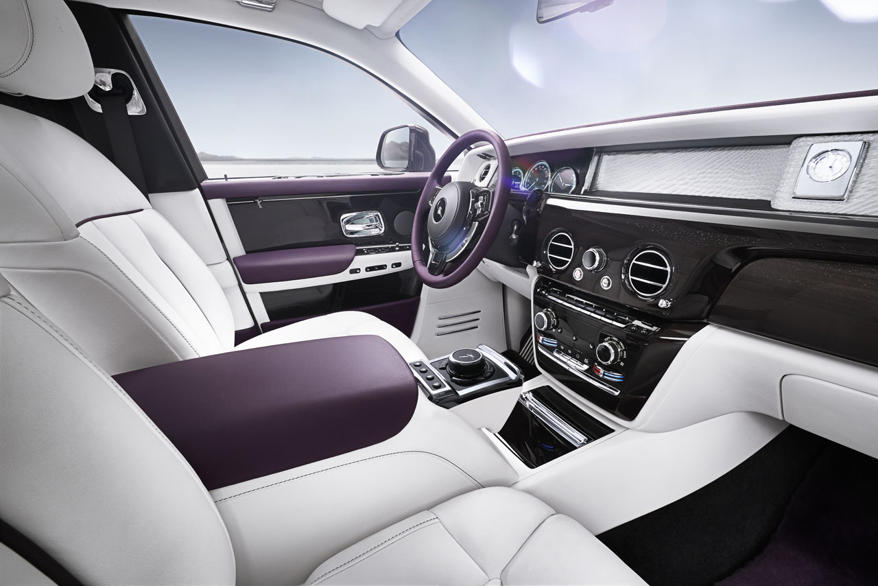 Rolls-Royce lanceert de achtste generatie Phantom op een compleet nieuwe basis met een nieuw ontwikkelde V12 biturbomotor en met de meest vooraanstaande technologie.