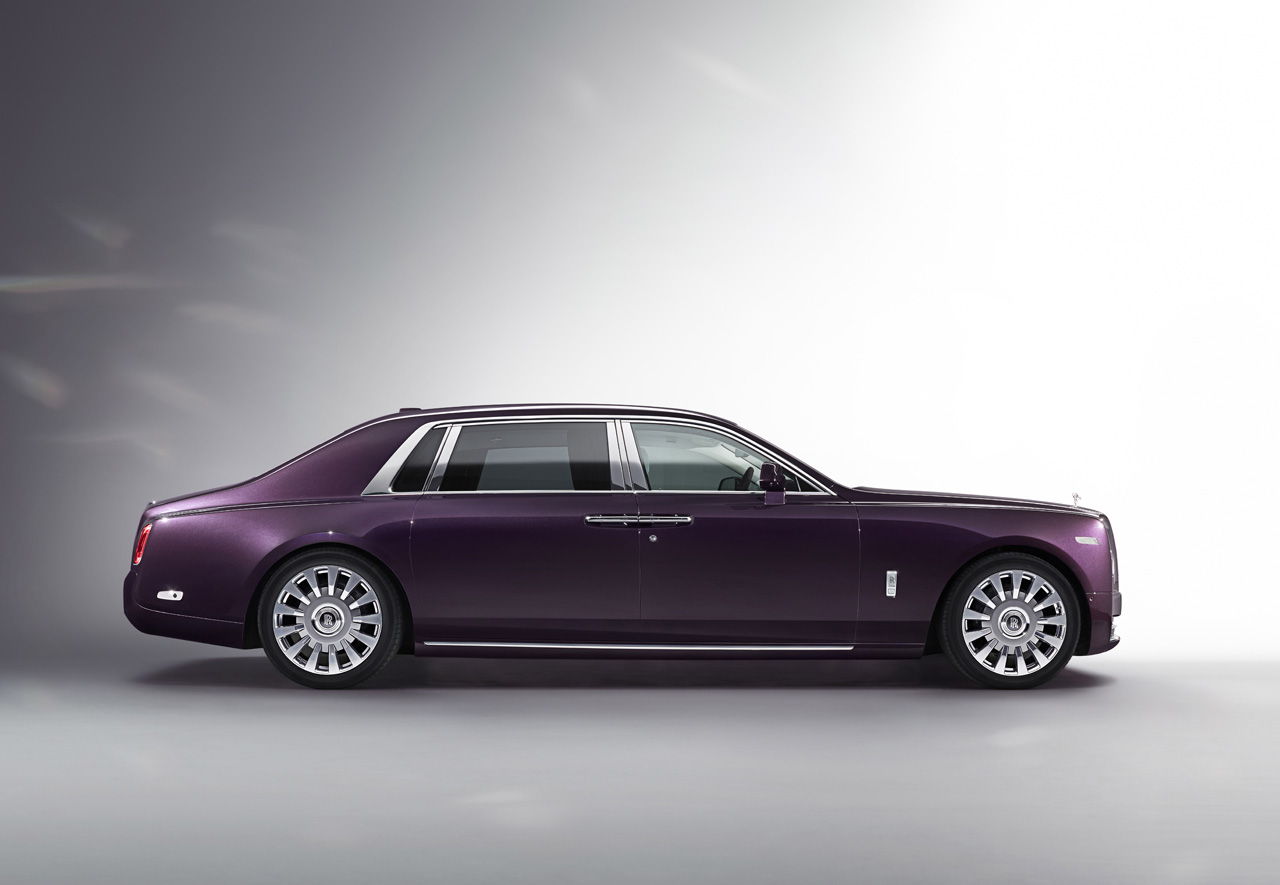 Rolls-Royce lanceert de achtste generatie Phantom op een compleet nieuwe basis met een nieuw ontwikkelde V12 biturbomotor en met de meest vooraanstaande technologie.
