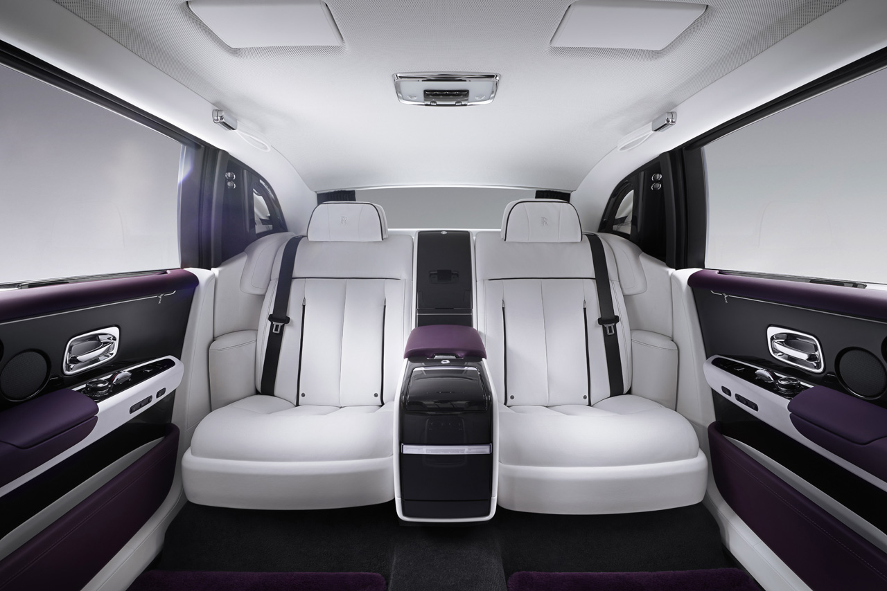 Rolls-Royce lanceert de achtste generatie Phantom op een compleet nieuwe basis met een nieuw ontwikkelde V12 biturbomotor en met de meest vooraanstaande technologie.