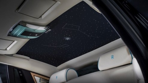 Sterrenplafonds waren al leverbaar bij Rolls-Royce, maar nu komt het Britse luxemerk met de Suhail Collection: een speciale lijn door Rolls-Royce Bespoke die helemaal draait om sterrenstelsels.