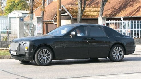 Het is al weer even geleden, maar de Baby-Rolls is nog steeds in de maak. Hij krijgt nog steeds de codenaam RR4 mee en wordt in 2010 verwacht. Zie hier het rijdende bewijs.