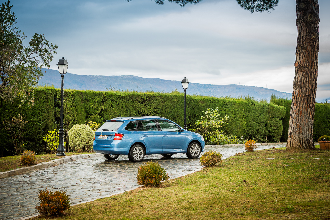 Autotest Skoda Fabia Combi 1.2 TSI 90 pk, het nieuwe ruimtewonder in een leuke verpakking.