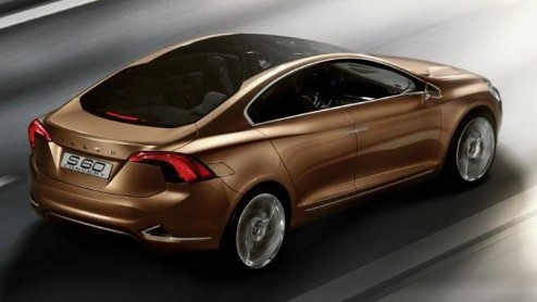 Volvo zet de gang er in met het doorschemeren van de nieuwe S60, die in 2010 verschijnt. Als eerste krijgen we de concept te zien, die in januari 2009 wordt onthuld tijdens de Detroit Motor Show. Dit