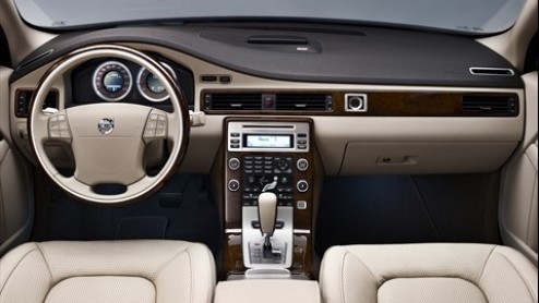 Volvo laat je van haar meest luxe en exclusieve modellen nog eens extra genieten. De S80 en XC90 Executive kennen een dijk van een standaarduitrusting, om je in Zweeds comfort en weelde van A naar hee