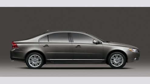 Tijdens de Guangzhou Motor Show presenteerde Volvo de S80L. Deze Zweed met extra lange wielbasis is speciaal bedoeld voor de Chinese markt. Daar vindt ook de productie plaats.