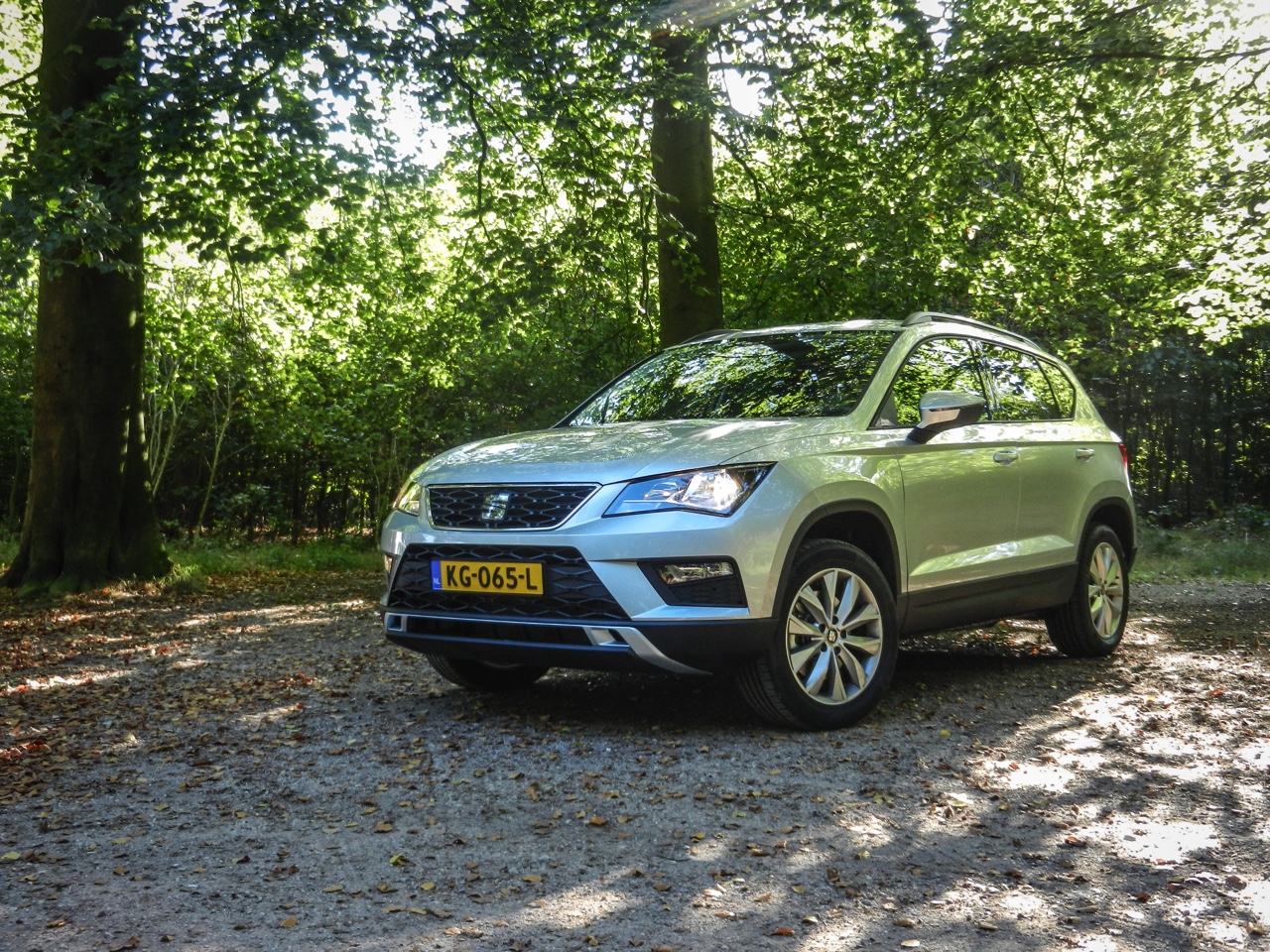 SEAT volgt de markt van de steeds populairdere SUV?s. De nieuwe SEAT Ateca is het eerste antwoord van het merk en hij richt direct zijn pijlers op de gevestigde orde. AutoVandaag deed een rijtest.