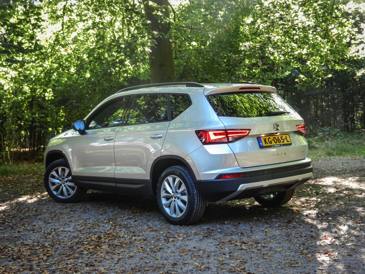 SEAT volgt de markt van de steeds populairdere SUV?s. De nieuwe SEAT Ateca is het eerste antwoord van het merk en hij richt direct zijn pijlers op de gevestigde orde. AutoVandaag deed een rijtest.