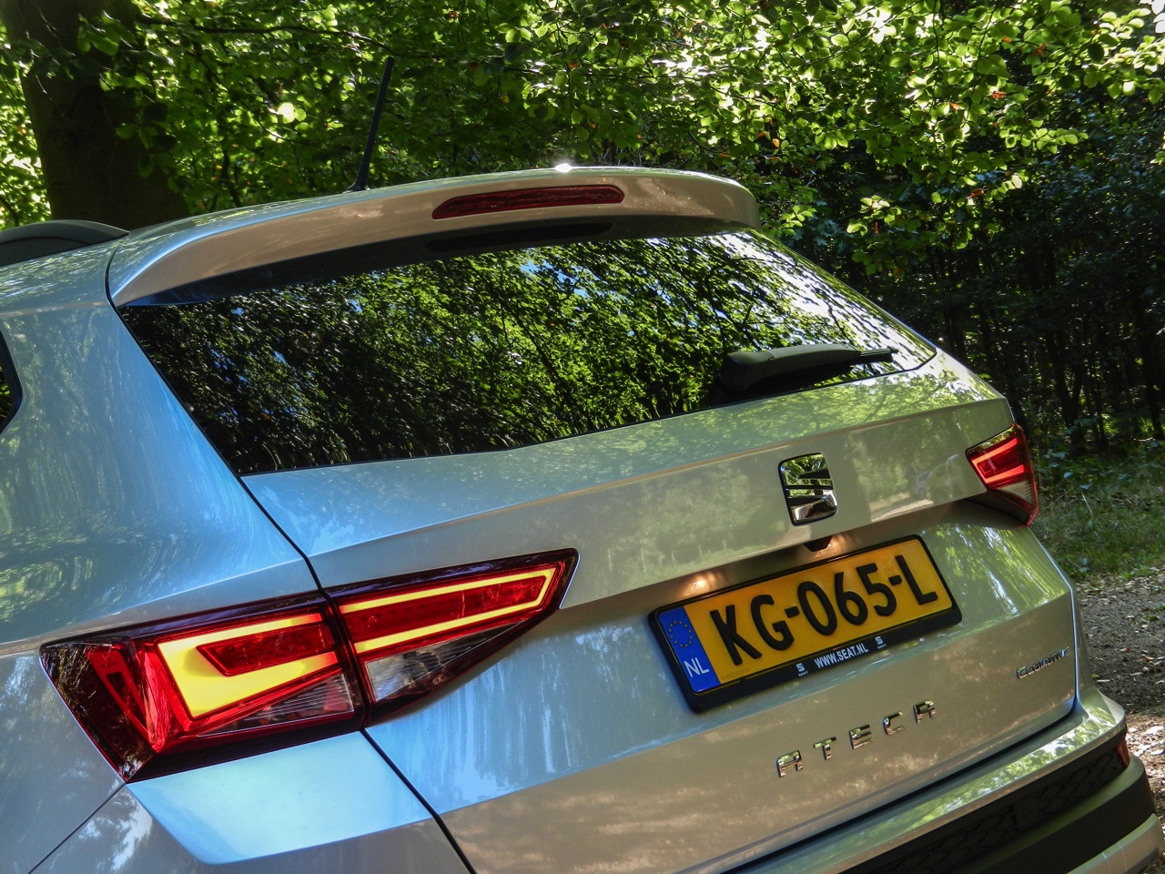 SEAT volgt de markt van de steeds populairdere SUV?s. De nieuwe SEAT Ateca is het eerste antwoord van het merk en hij richt direct zijn pijlers op de gevestigde orde. AutoVandaag deed een rijtest.