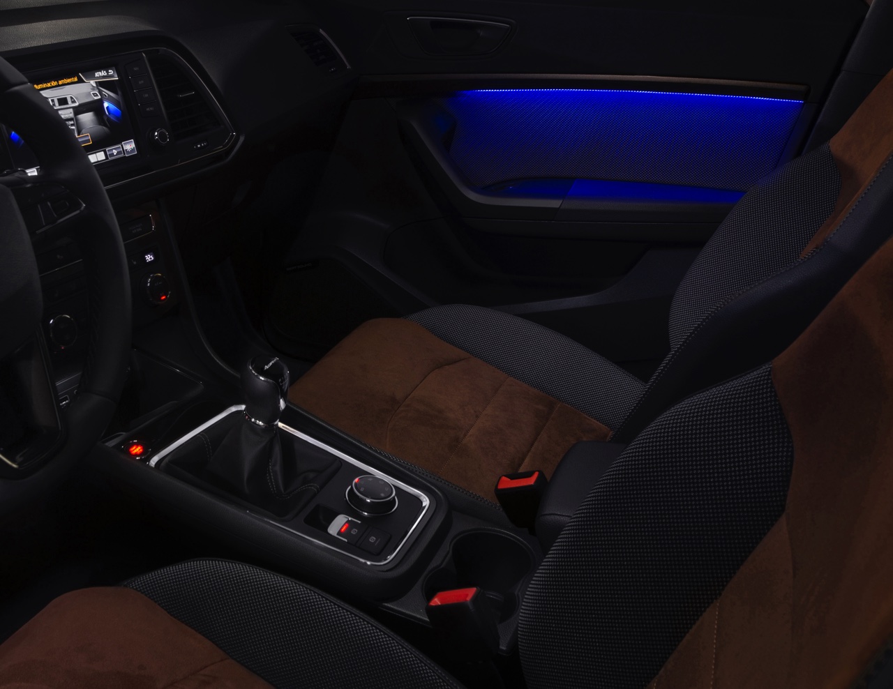 SEAT volgt de markt van de steeds populairdere SUV?s. De nieuwe SEAT Ateca is het eerste antwoord van het merk en hij richt direct zijn pijlers op de gevestigde orde. AutoVandaag deed een rijtest.