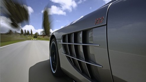 Omdat de SLR blijkbaar nog niet exclusief genoeg was, hebben de heren van Mercedes nu een speciale uitvoering van de SLR op de markt gebracht. De SLR 722 Edition zoals de speciale versie heet, is nog 