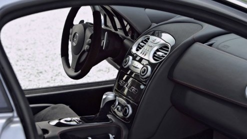 Omdat de SLR blijkbaar nog niet exclusief genoeg was, hebben de heren van Mercedes nu een speciale uitvoering van de SLR op de markt gebracht. De SLR 722 Edition zoals de speciale versie heet, is nog 