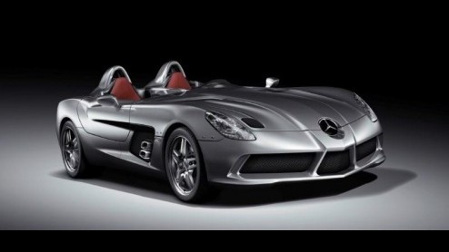 Wat is de overtreffende trap van de Mercedes-Benz SLR McLaren? Tot nog toe was daar geen antwoord op te geven. Mercedes stelt nu als kroonstuk de SLR McLaren Stirling Moss voor, die dakloos is en ook