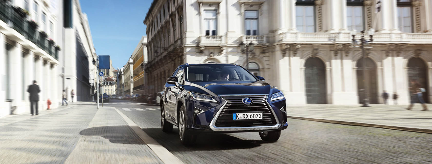 SUV's blijken vriendelijker voor voetgangers dan gedacht. De Lexus RX 450h en Mercedes GLC ligt hoger dan menig niet-SUV zoals de Jaguar XE, Audi A4 of Toyota Avensis.