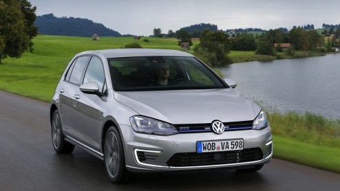 Autotest Volkswagen Golf GTE, de eerste Golf plug-in hybride. In Nederland voor zakelijk rijders met 7% bijtelling vanaf 119 euro per maand.