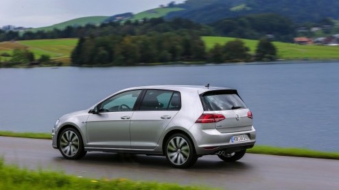 Autotest Volkswagen Golf GTE, de eerste Golf plug-in hybride. In Nederland voor zakelijk rijders met 7% bijtelling vanaf 119 euro per maand.