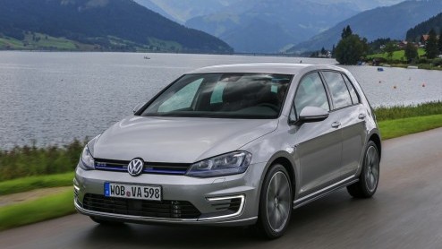 Autotest Volkswagen Golf GTE, de eerste Golf plug-in hybride. In Nederland voor zakelijk rijders met 7% bijtelling vanaf 119 euro per maand.