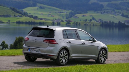 Autotest Volkswagen Golf GTE, de eerste Golf plug-in hybride. In Nederland voor zakelijk rijders met 7% bijtelling vanaf 119 euro per maand.