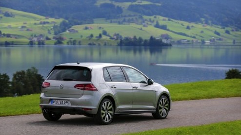 Autotest Volkswagen Golf GTE, de eerste Golf plug-in hybride. In Nederland voor zakelijk rijders met 7% bijtelling vanaf 119 euro per maand.