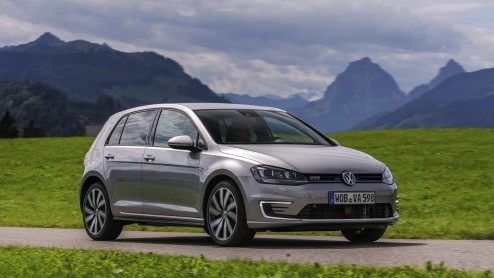 Autotest Volkswagen Golf GTE, de eerste Golf plug-in hybride. In Nederland voor zakelijk rijders met 7% bijtelling vanaf 119 euro per maand.