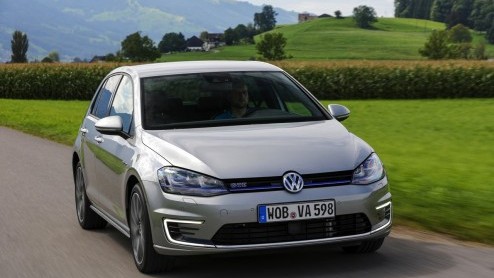 Autotest Volkswagen Golf GTE, de eerste Golf plug-in hybride. In Nederland voor zakelijk rijders met 7% bijtelling vanaf 119 euro per maand.