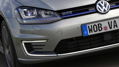 Autotest Volkswagen Golf GTE, de eerste Golf plug-in hybride. In Nederland voor zakelijk rijders met 7% bijtelling vanaf 119 euro per maand.