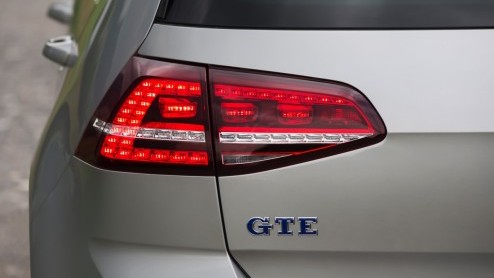 Autotest Volkswagen Golf GTE, de eerste Golf plug-in hybride. In Nederland voor zakelijk rijders met 7% bijtelling vanaf 119 euro per maand.