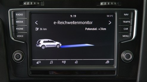 Autotest Volkswagen Golf GTE, de eerste Golf plug-in hybride. In Nederland voor zakelijk rijders met 7% bijtelling vanaf 119 euro per maand.