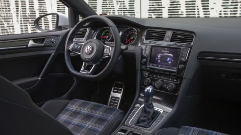 Autotest Volkswagen Golf GTE, de eerste Golf plug-in hybride. In Nederland voor zakelijk rijders met 7% bijtelling vanaf 119 euro per maand.