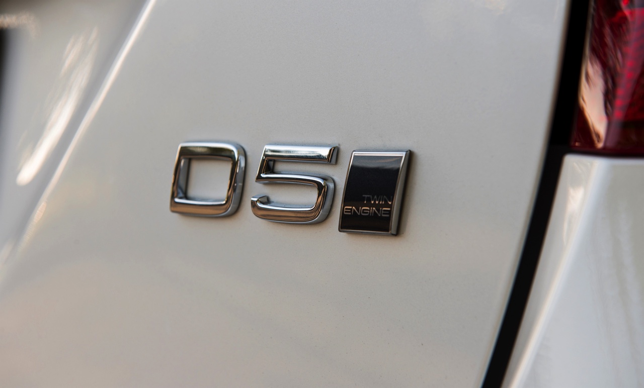 Autotest Volvo V60 D5 Twin Engine, de plug-in hybride met in 2016 nog vijf jaar lang 15% bijtelling. Wat heeft de Zweedse Estate te bieden voor de lease? Wij stappen in.