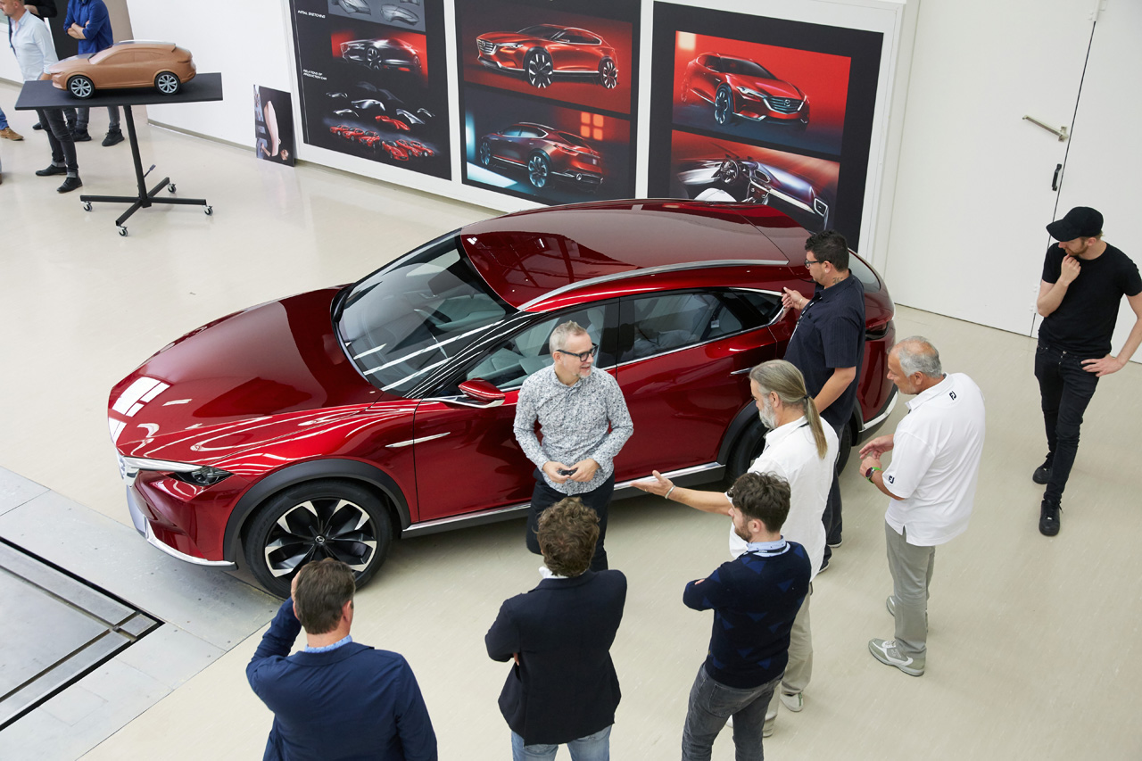 Mazda heeft een lange termijnvisie opgesteld, het Zoom-Zoom 2030 waarin alle belangrijke stappen voor ontwikkeld worden genoemd.