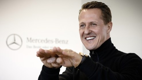 Michael Schumacher is ontwaakt uit coma, maar over zijn verdere toestand zijn geen mededelingen gedaan.