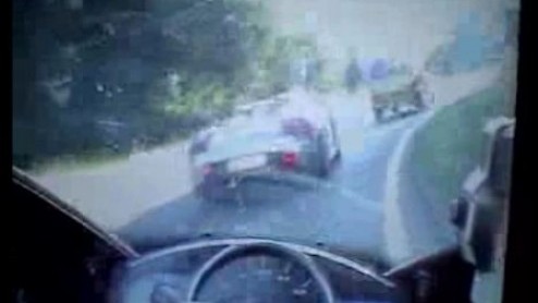 De kans dat je een Bugatti Veyron en een Porsche Carrera GT in het echt mag aanschouwen is niet zo heel groot. De kans dat je ze allebei tegelijk tegenkomt is natuurlijk ng kleiner.