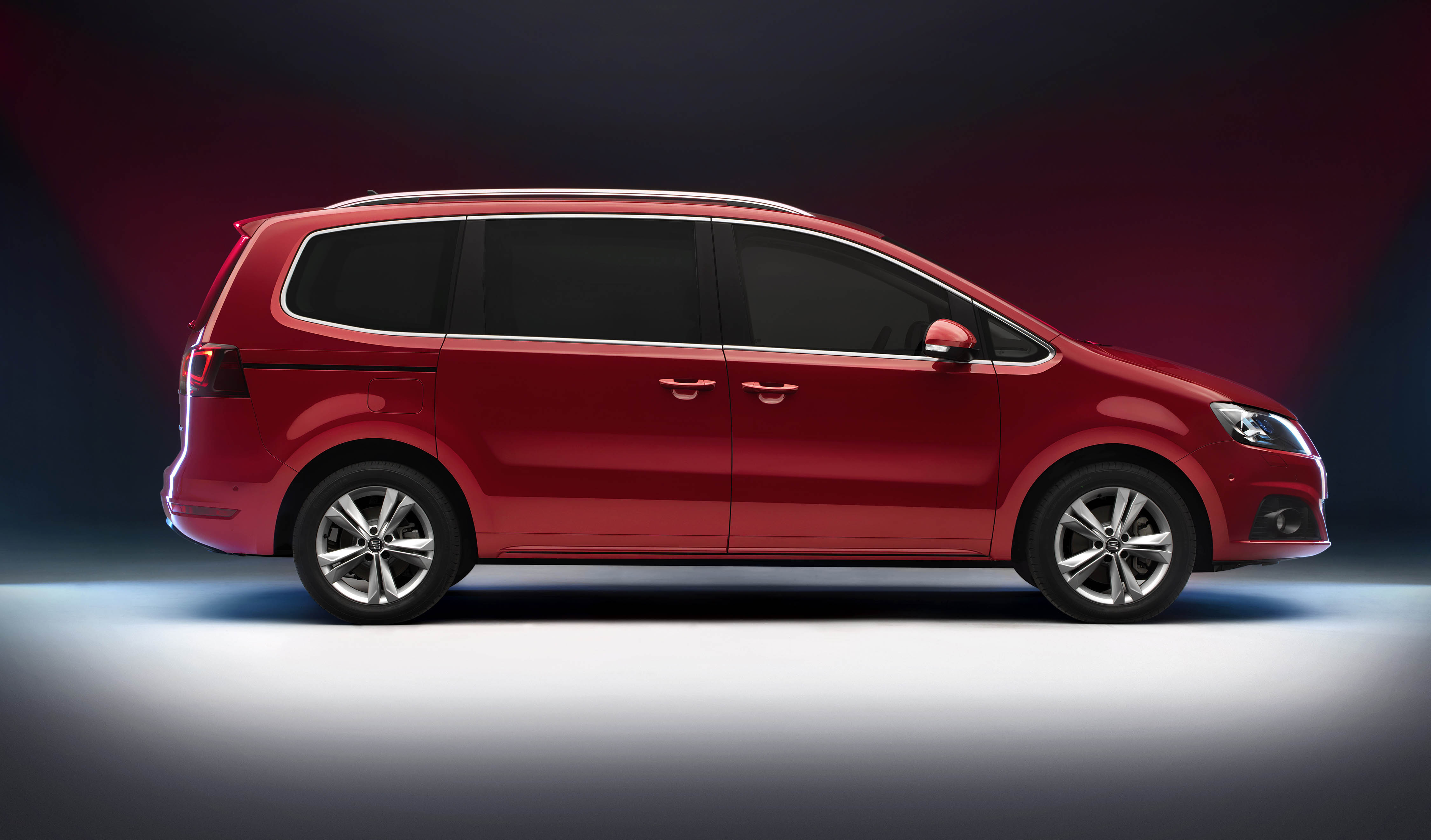 Vernieuwde Seat Alhambra is voordeliger. De lagere prijzen komen voor rekening van de nieuwe, zuinigere Euro6-motoren.