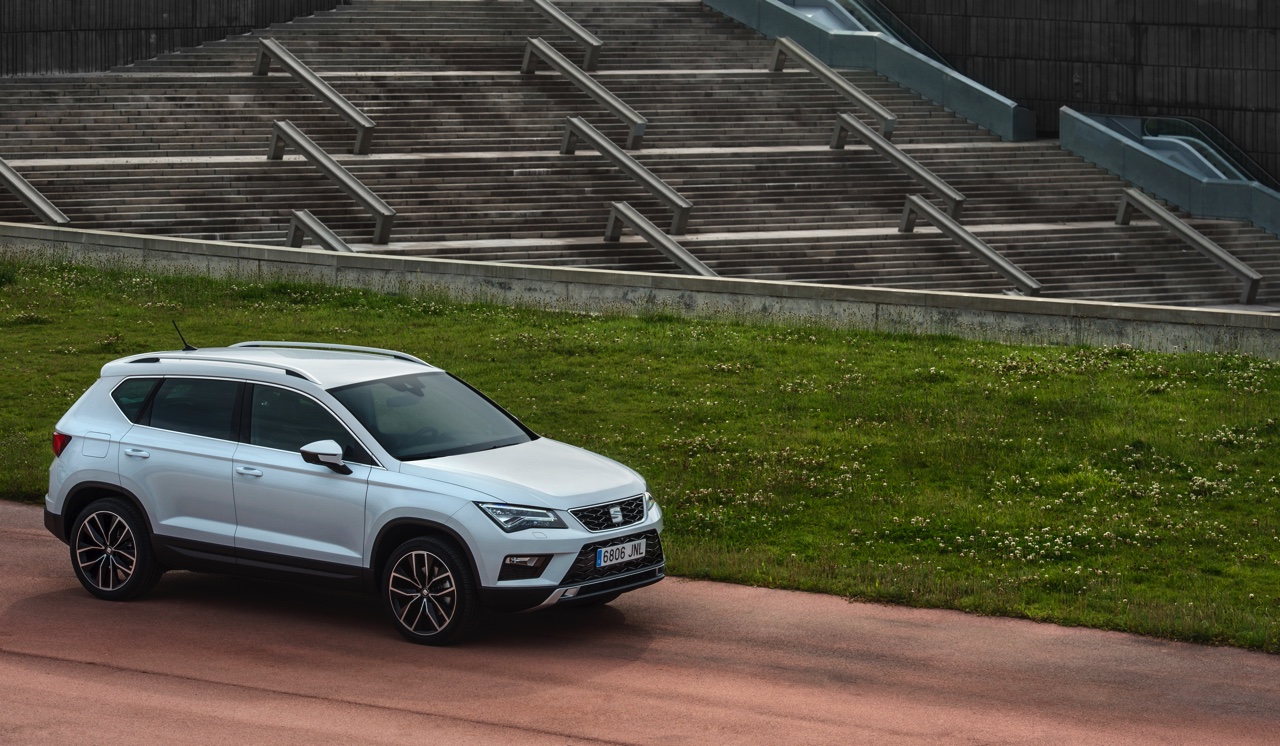 Autotest nieuwe Seat Ateca, de eerste SUV van Seat waarmee de Tiguan, Kuga, Kadjar en anderen een flinke kluif aan krijgen. We rijden met de 1.4 TSI 150 pk.
