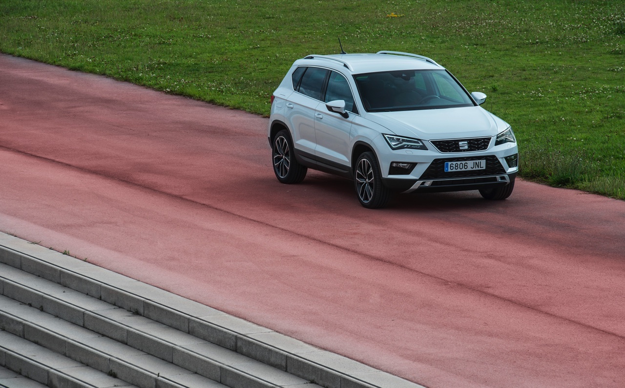 Autotest nieuwe Seat Ateca, de eerste SUV van Seat waarmee de Tiguan, Kuga, Kadjar en anderen een flinke kluif aan krijgen. We rijden met de 1.4 TSI 150 pk.