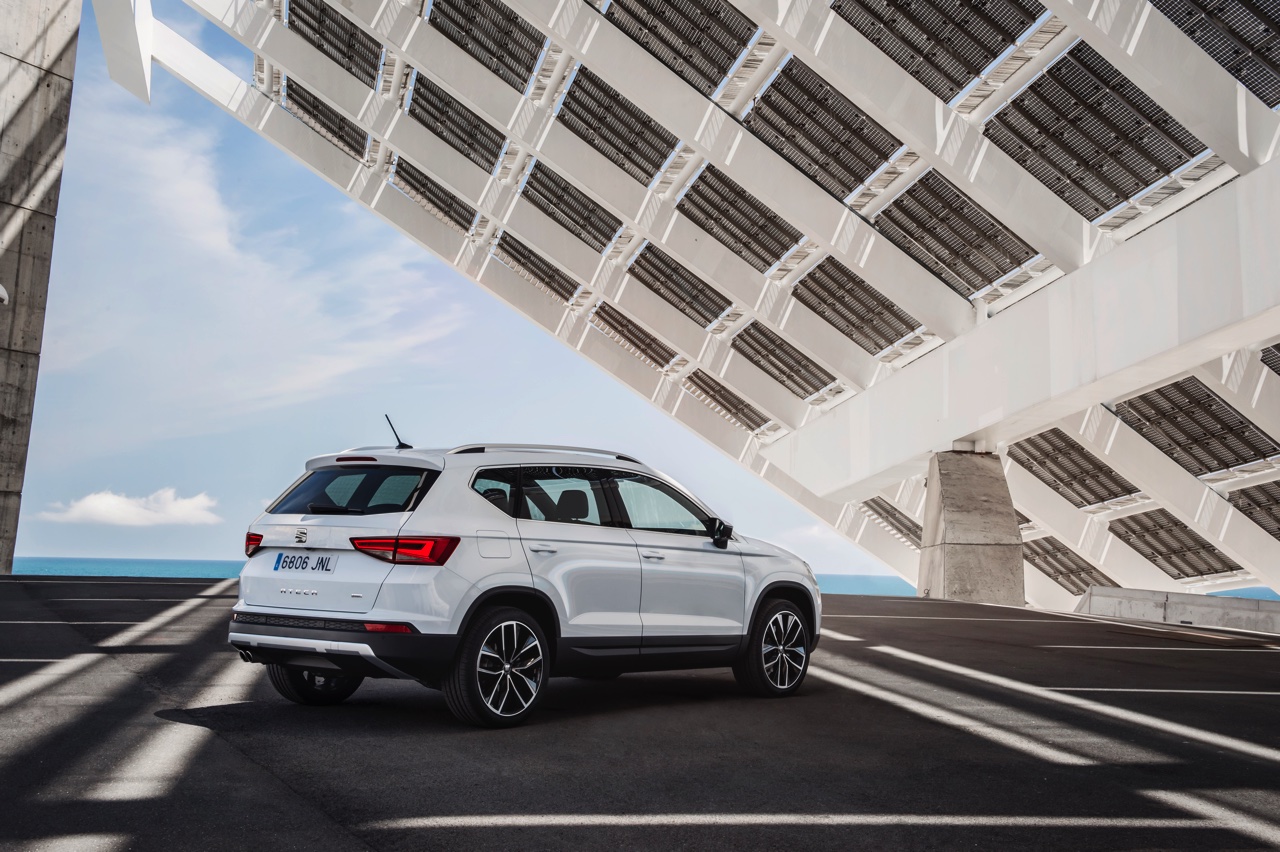 Autotest nieuwe Seat Ateca, de eerste SUV van Seat waarmee de Tiguan, Kuga, Kadjar en anderen een flinke kluif aan krijgen. We rijden met de 1.4 TSI 150 pk.