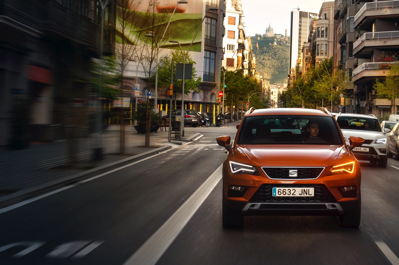 Autotest nieuwe Seat Ateca, de eerste SUV van Seat waarmee de Tiguan, Kuga, Kadjar en anderen een flinke kluif aan krijgen. We rijden met de 1.4 TSI 150 pk.