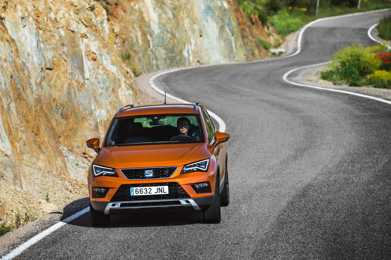 Autotest nieuwe Seat Ateca, de eerste SUV van Seat waarmee de Tiguan, Kuga, Kadjar en anderen een flinke kluif aan krijgen. We rijden met de 1.4 TSI 150 pk.