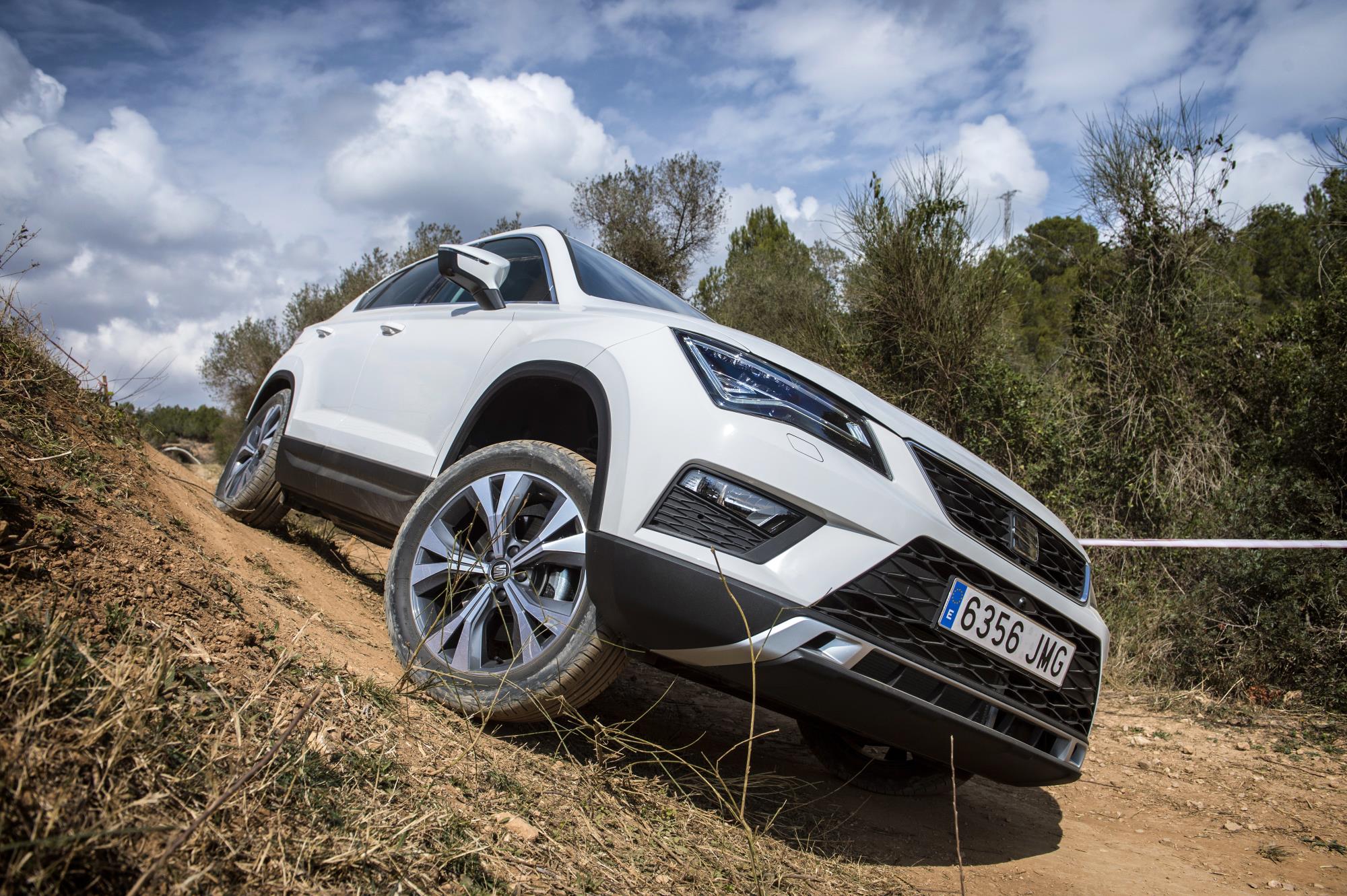 Eerste prijzen Seat Ateca SUV bekend. De nieuwe SUV van het merk komt in september naar Nederland met drie- en viercilinder motoren. We zetten alle uitvoeringen op een rij.
