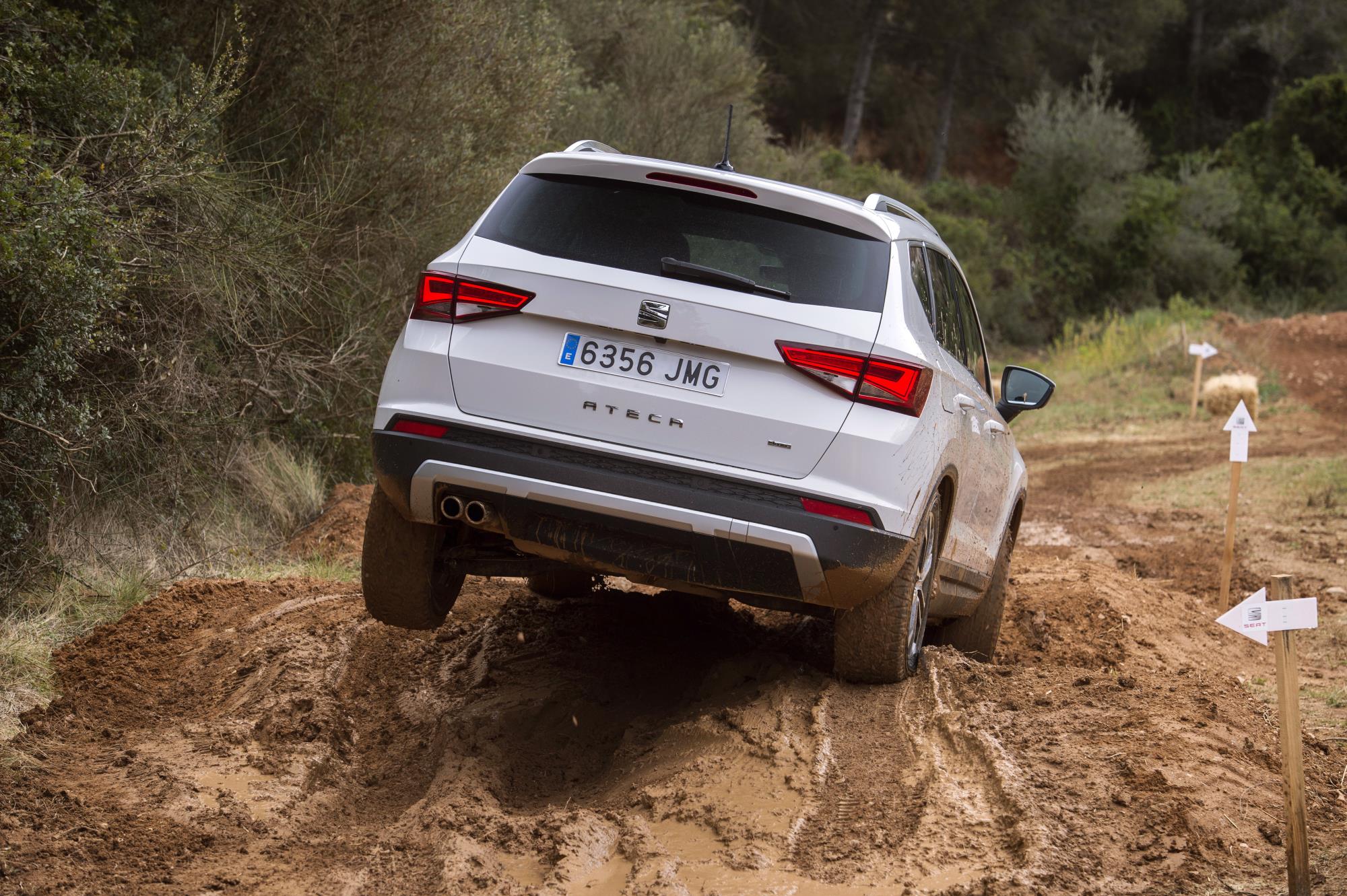 Eerste prijzen Seat Ateca SUV bekend. De nieuwe SUV van het merk komt in september naar Nederland met drie- en viercilinder motoren. We zetten alle uitvoeringen op een rij.