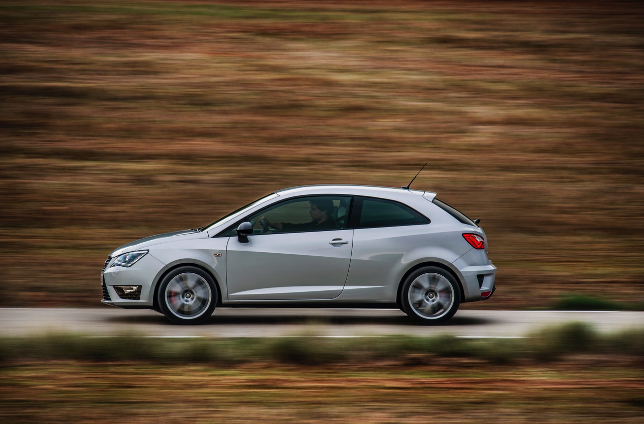 Autotest nieuwe Seat Ibiza Cupra 1.8 TSI. De Facelift van de Ibiza Cupra bezorgt Seat een leuke hot hatch met de beste pret-/prijs verhouding!