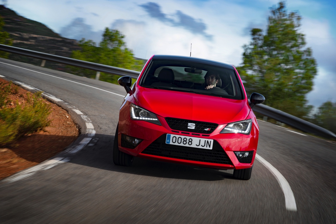 Autotest nieuwe Seat Ibiza Cupra 1.8 TSI. De Facelift van de Ibiza Cupra bezorgt Seat een leuke hot hatch met de beste pret-/prijs verhouding!