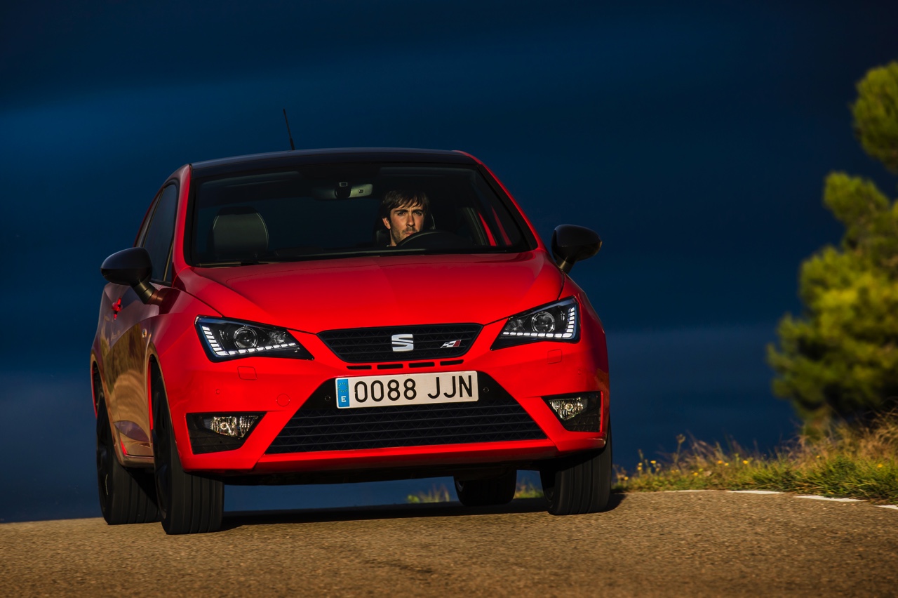 Autotest nieuwe Seat Ibiza Cupra 1.8 TSI. De Facelift van de Ibiza Cupra bezorgt Seat een leuke hot hatch met de beste pret-/prijs verhouding!