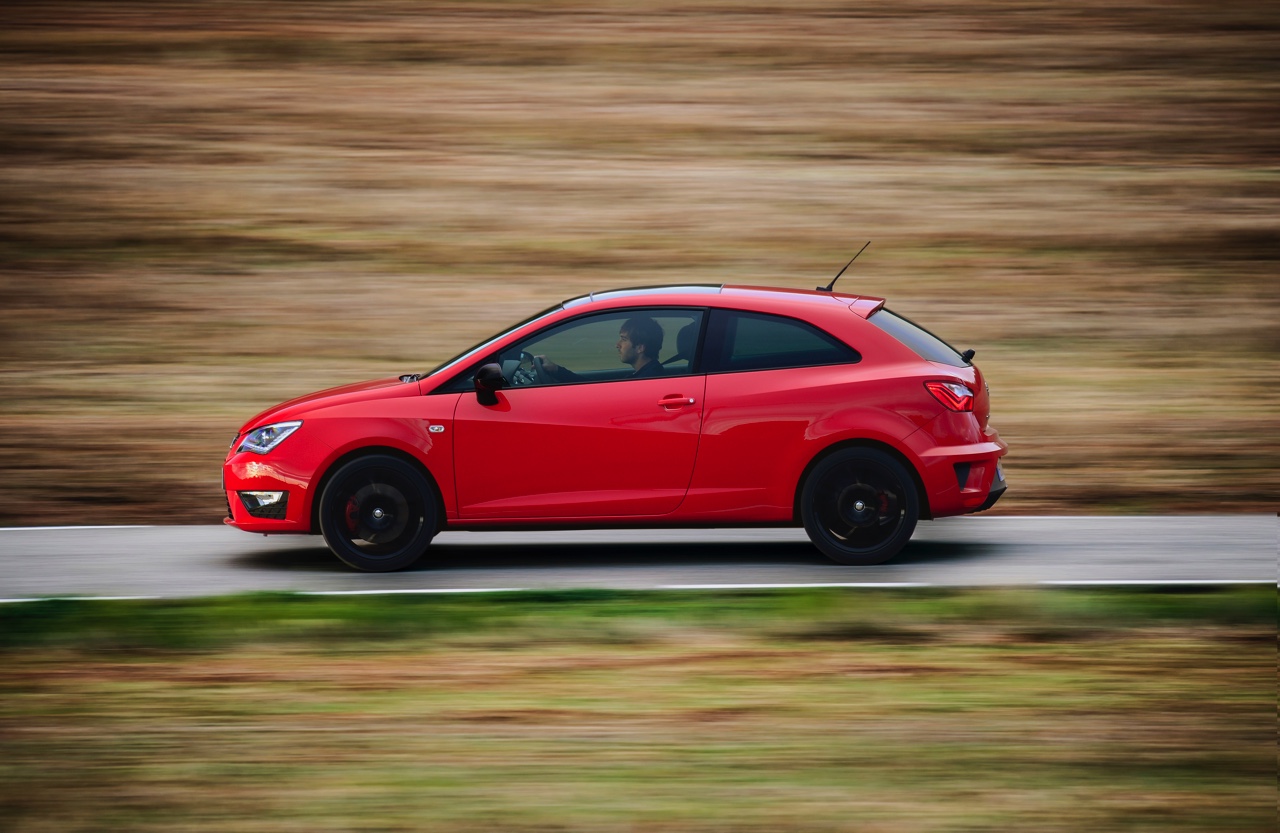 Autotest nieuwe Seat Ibiza Cupra 1.8 TSI. De Facelift van de Ibiza Cupra bezorgt Seat een leuke hot hatch met de beste pret-/prijs verhouding!