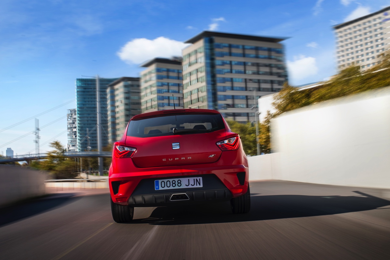 Autotest nieuwe Seat Ibiza Cupra 1.8 TSI. De Facelift van de Ibiza Cupra bezorgt Seat een leuke hot hatch met de beste pret-/prijs verhouding!