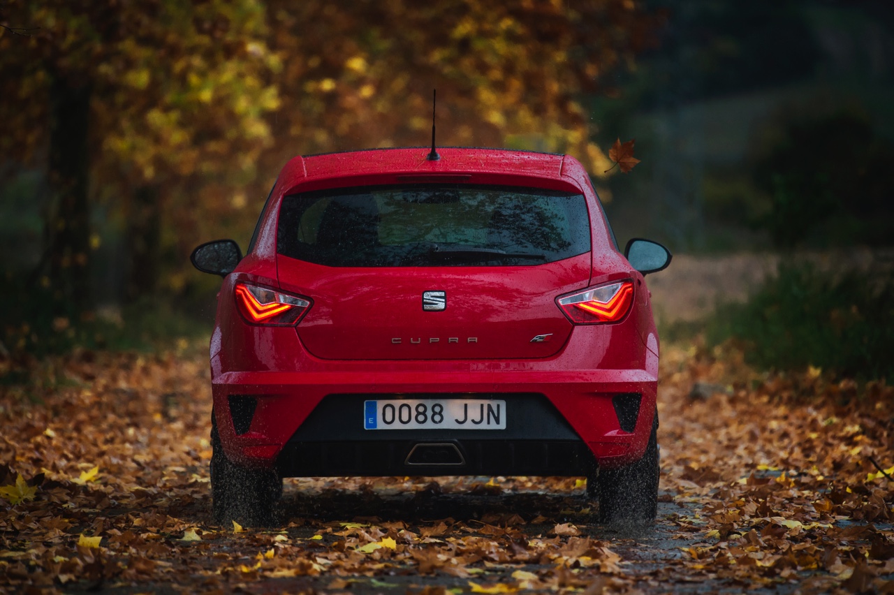 Autotest nieuwe Seat Ibiza Cupra 1.8 TSI. De Facelift van de Ibiza Cupra bezorgt Seat een leuke hot hatch met de beste pret-/prijs verhouding!