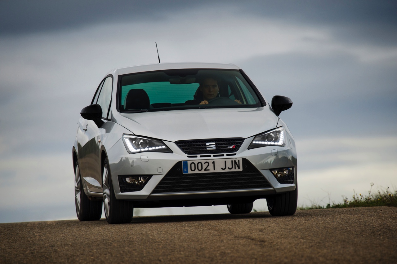 Autotest nieuwe Seat Ibiza Cupra 1.8 TSI. De Facelift van de Ibiza Cupra bezorgt Seat een leuke hot hatch met de beste pret-/prijs verhouding!