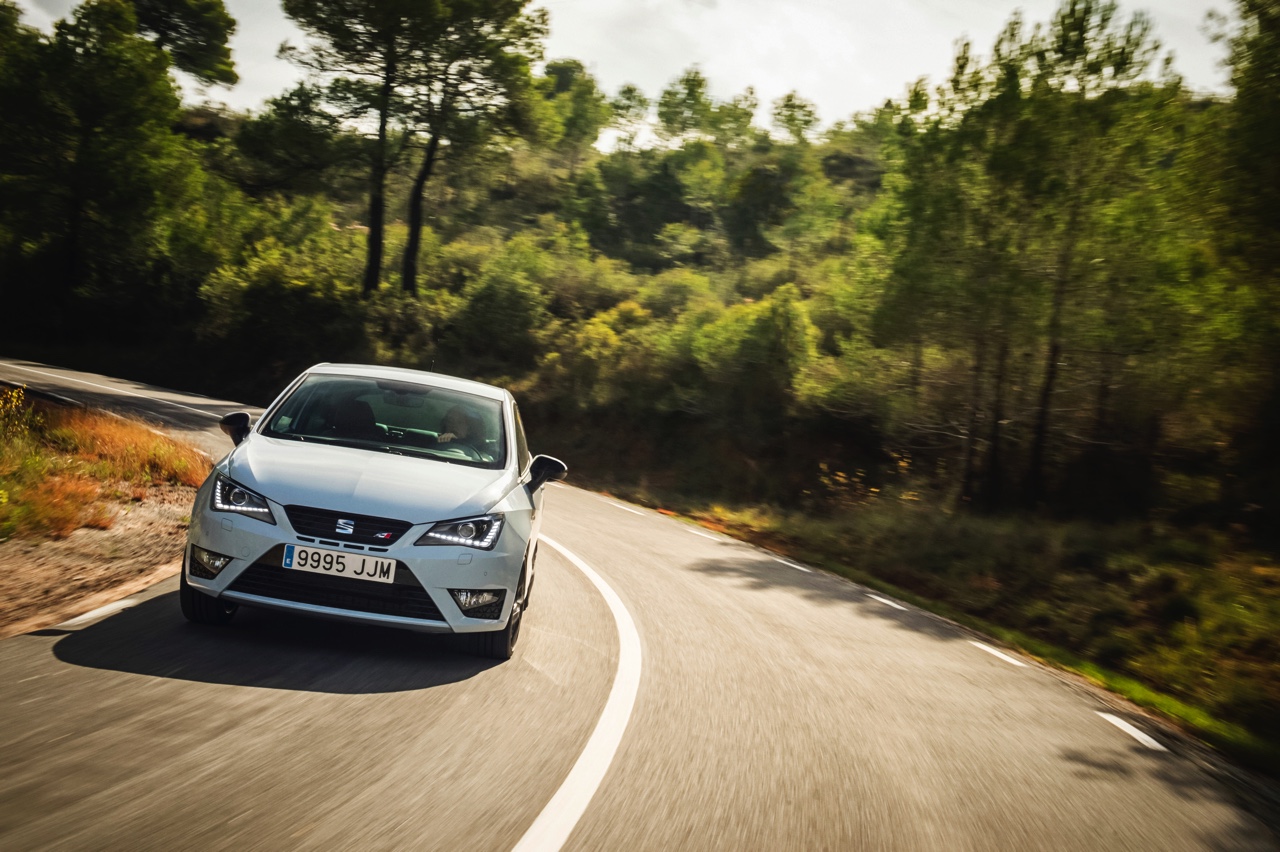 Autotest nieuwe Seat Ibiza Cupra 1.8 TSI. De Facelift van de Ibiza Cupra bezorgt Seat een leuke hot hatch met de beste pret-/prijs verhouding!