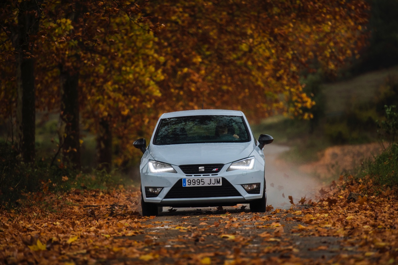 Autotest nieuwe Seat Ibiza Cupra 1.8 TSI. De Facelift van de Ibiza Cupra bezorgt Seat een leuke hot hatch met de beste pret-/prijs verhouding!